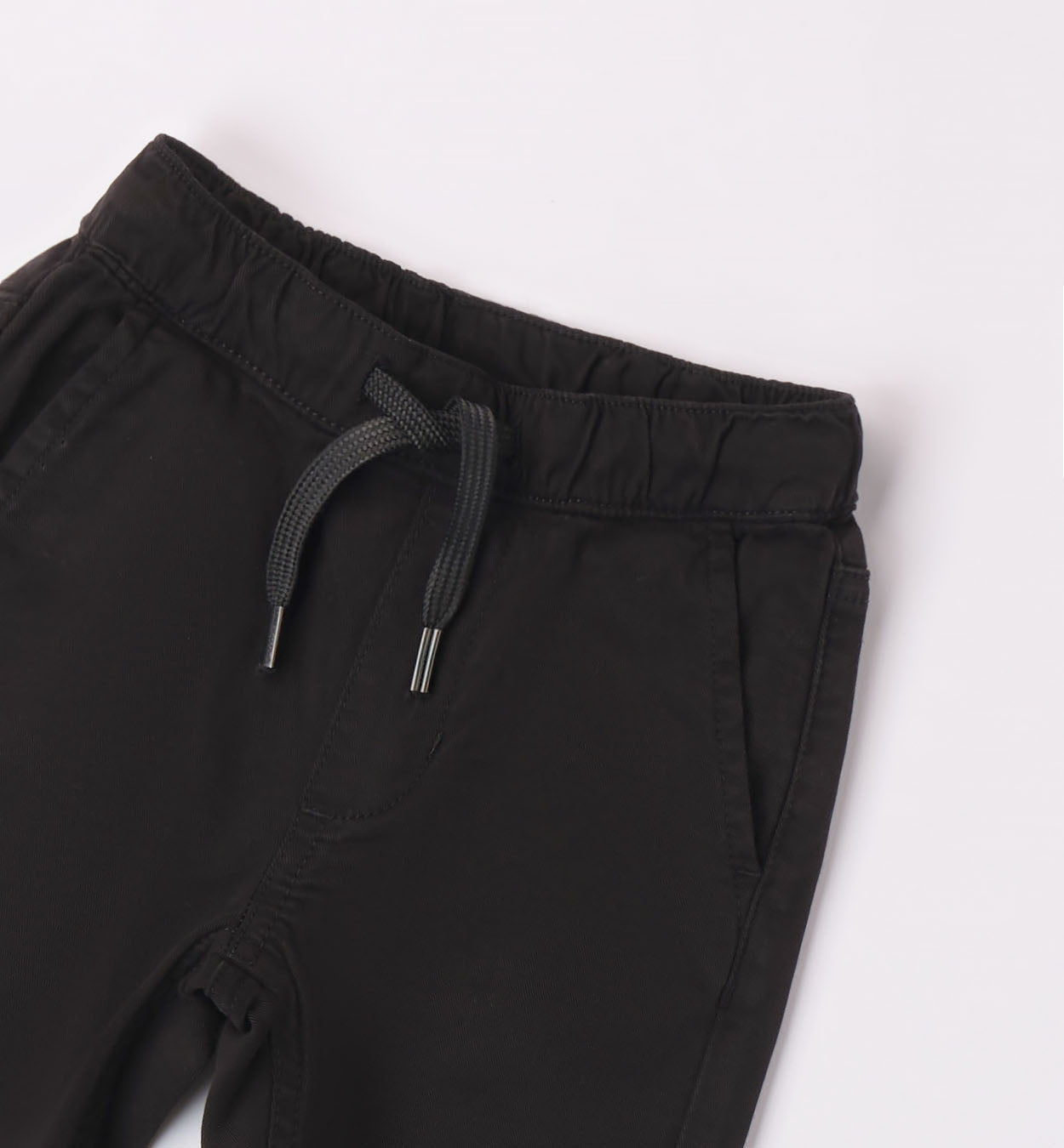 Pantalone in gambardina con elastico alla caviglia