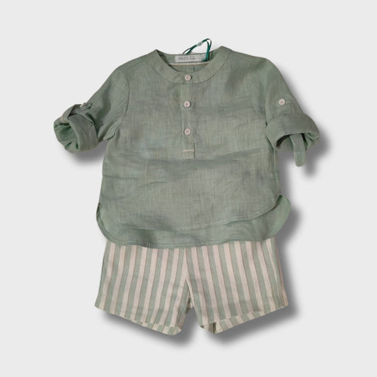 completo con camicia in lino e pantaloncino rigato