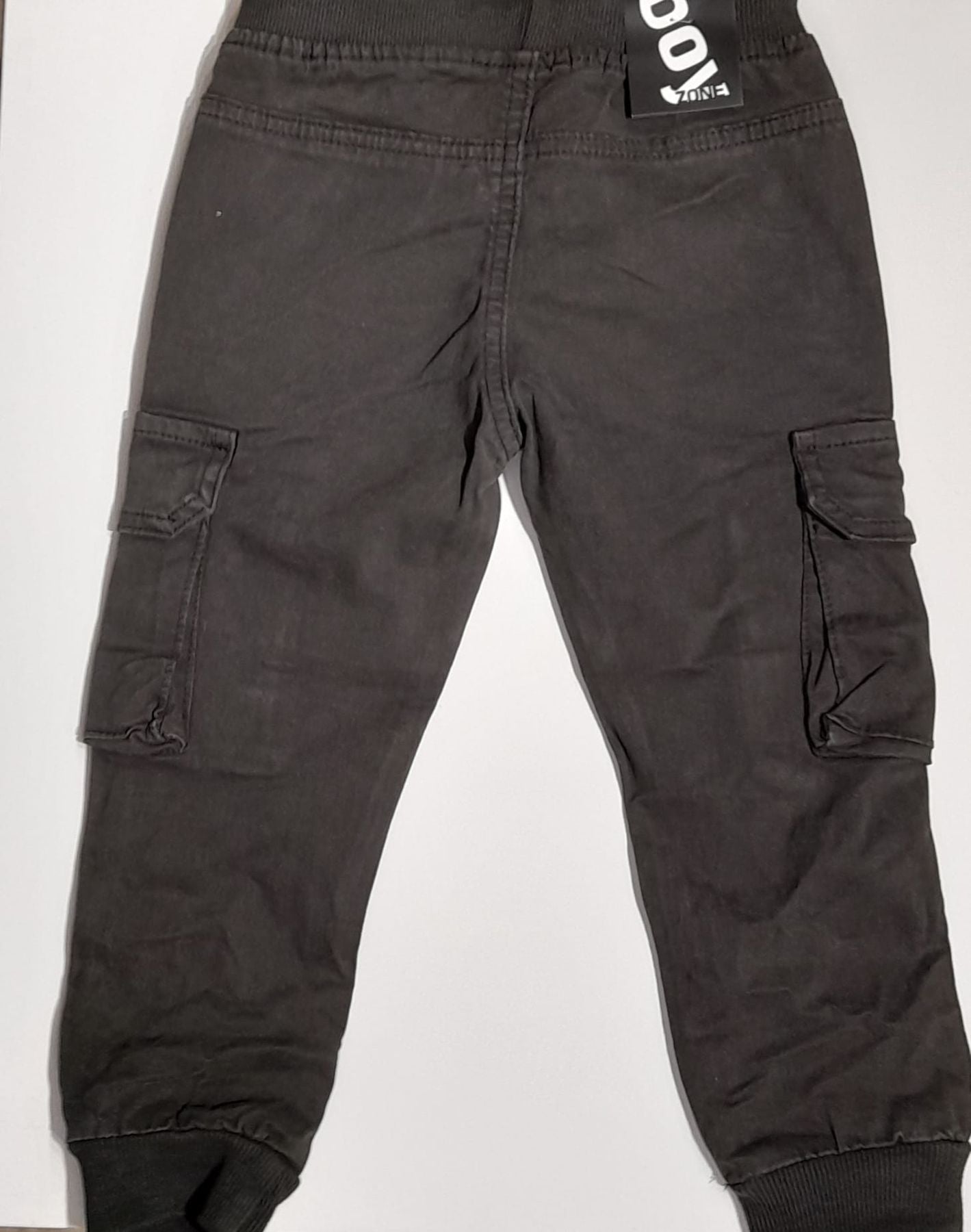 Pantalone con elastico alla caviglia