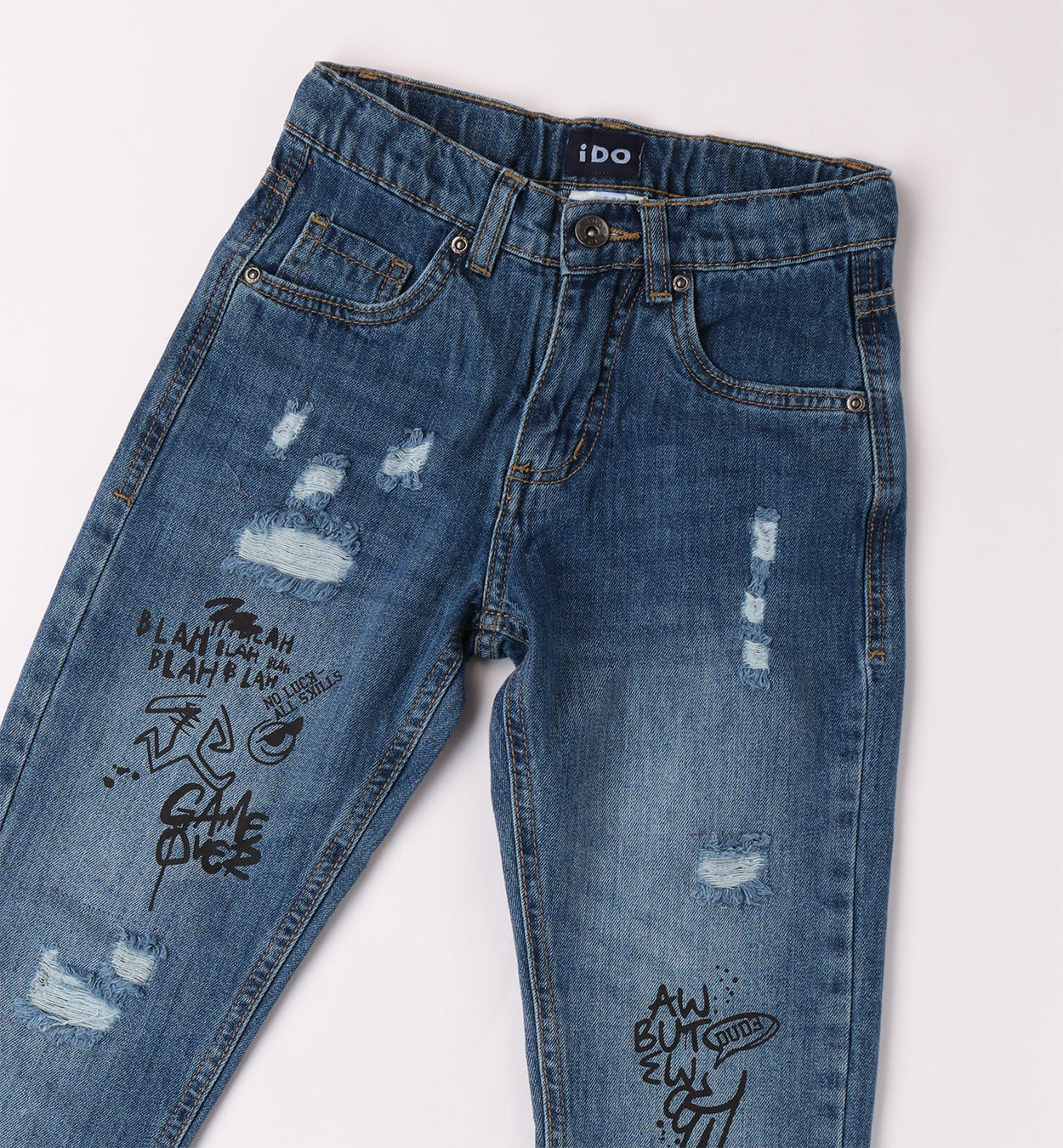 Jeans con stampe e rotture