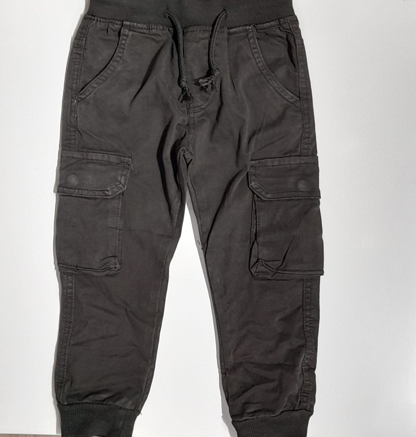 Pantalone con elastico alla caviglia